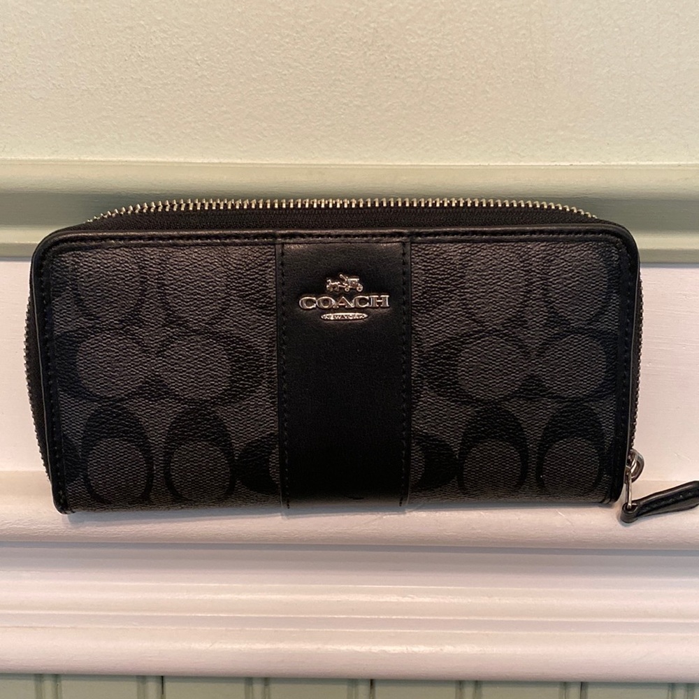 Accordion Coach zip wallet